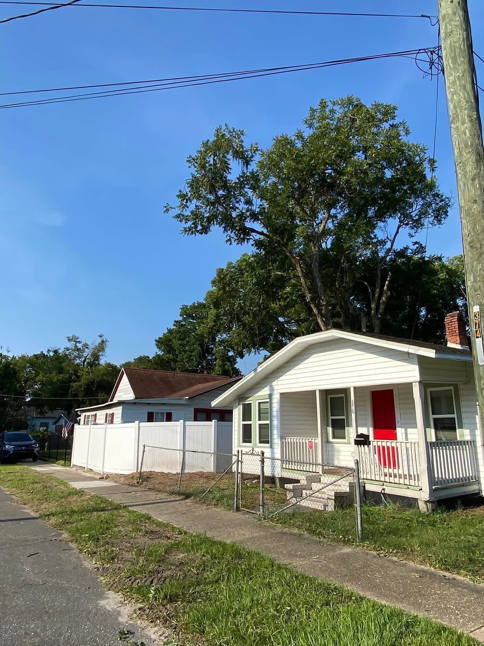 Tree-lined Jacksonville neighborhood served by Forever Trees